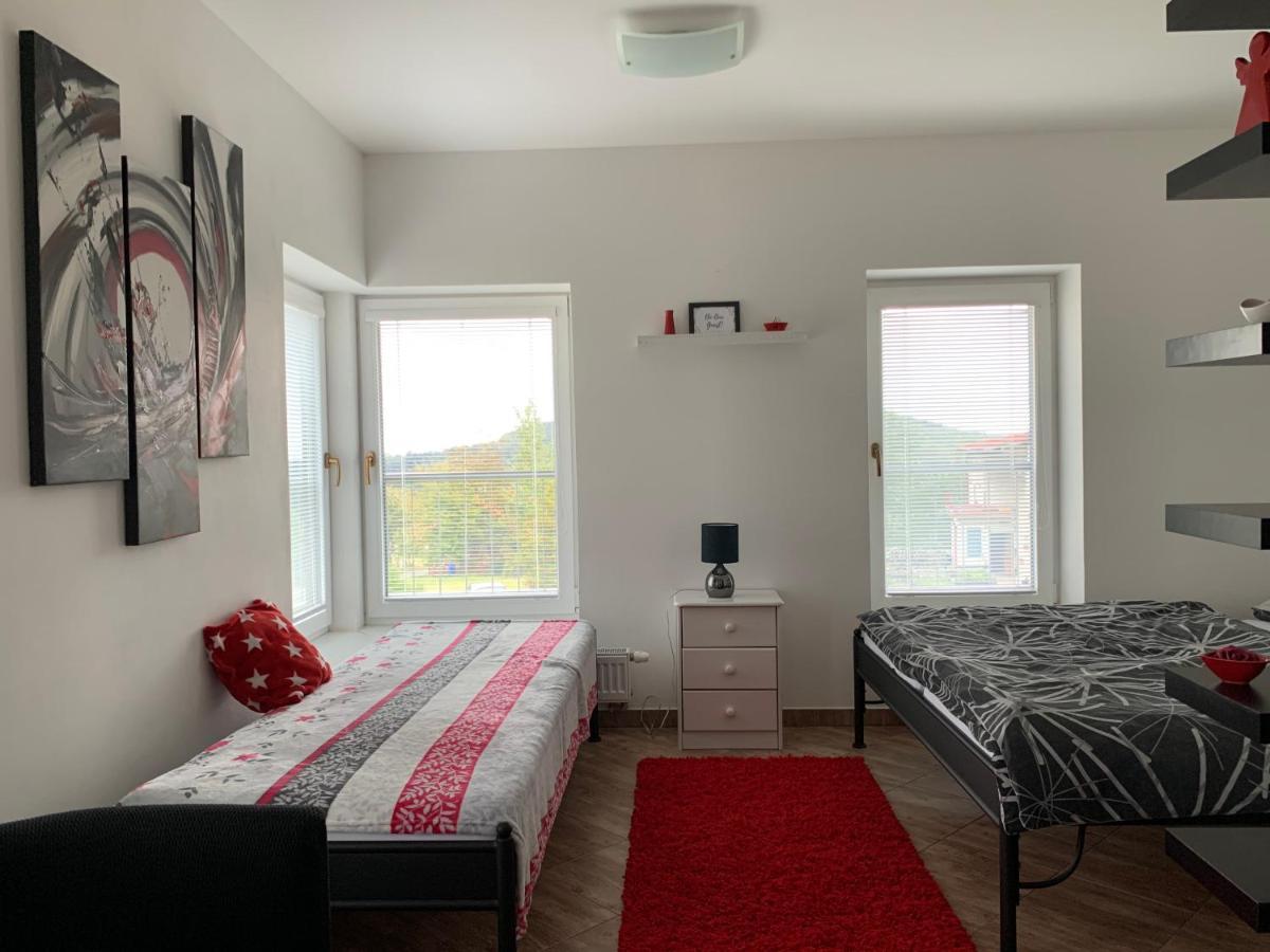 Apartmány Na Rozcestí Lomnice nad Popelkou Exterior foto