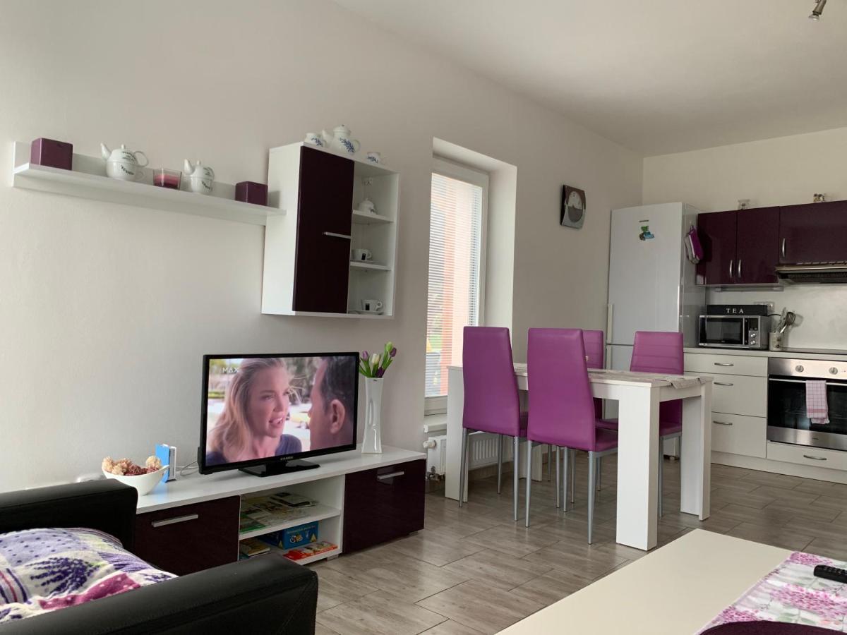 Apartmány Na Rozcestí Lomnice nad Popelkou Exterior foto