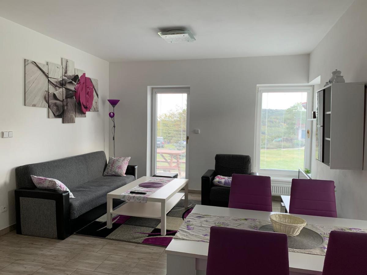 Apartmány Na Rozcestí Lomnice nad Popelkou Exterior foto
