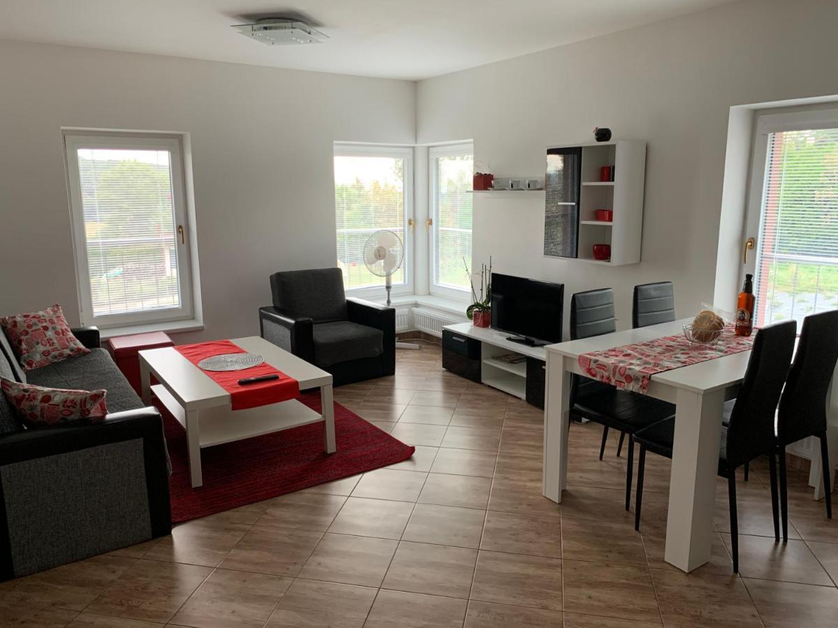 Apartmány Na Rozcestí Lomnice nad Popelkou Exterior foto