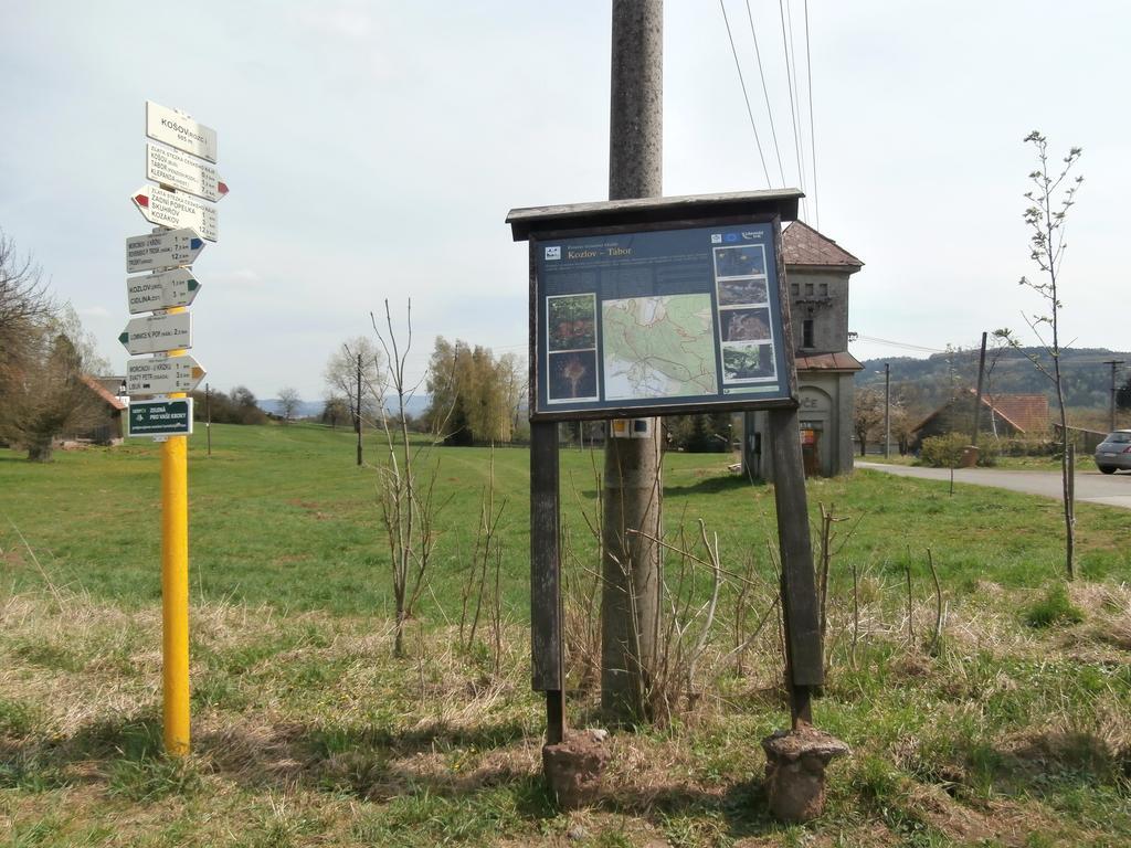 Apartmány Na Rozcestí Lomnice nad Popelkou Habitación foto